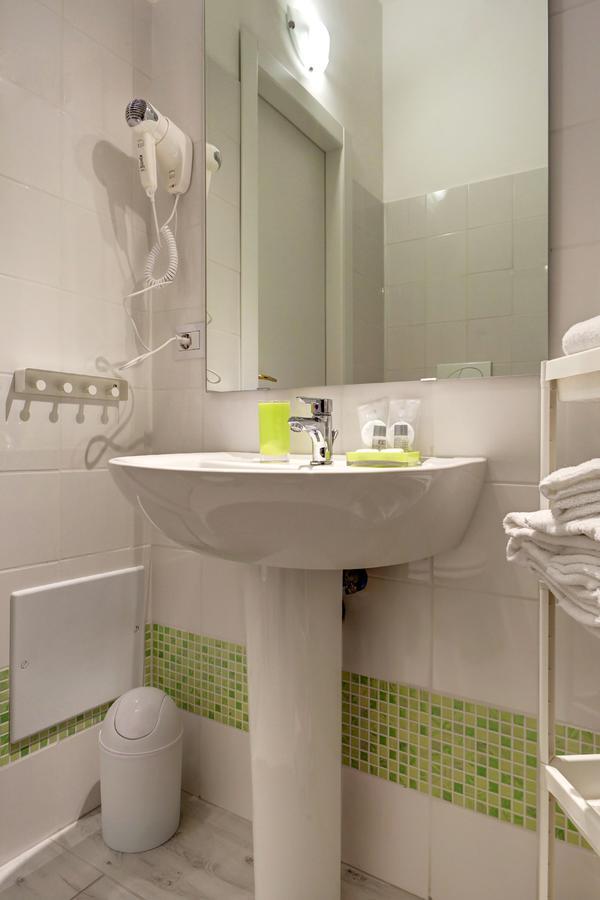 Отель Pianeta Roma 62 Экстерьер фото